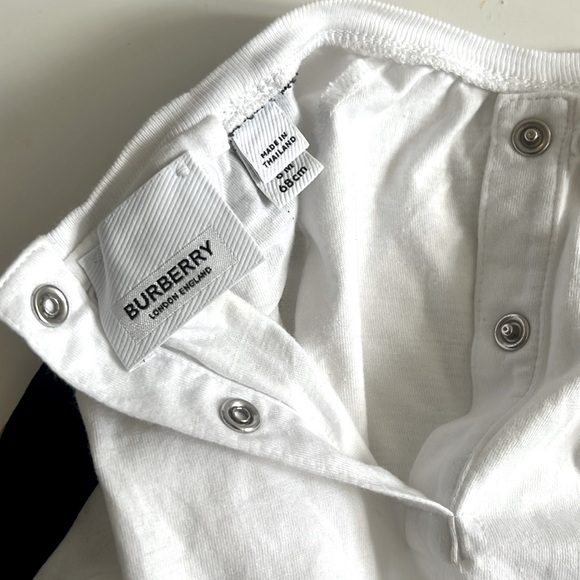Burberry onesie, long sleeve. I’m perfect condition - Picture 5 of 6